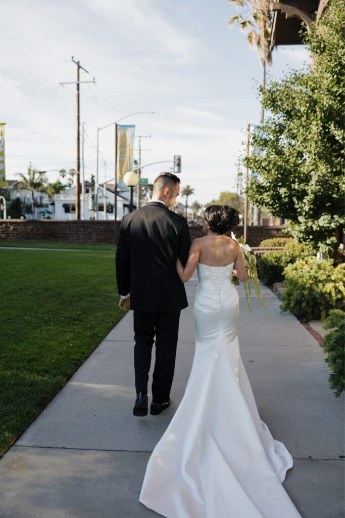 Bride and groom at the Long Beach Museum of Art.